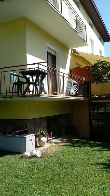 Апартаменты Casa Ferrari Monica Кальчераника-аль-Лаго Экстерьер фото